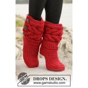 Little Red Riding Slippers by DROPS Design - Tofflor med Flätor Stick-
