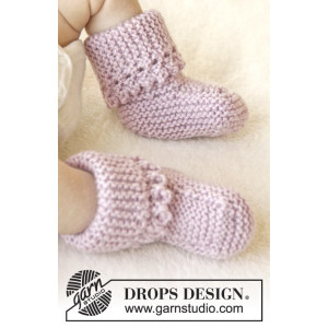 Lullaby Booties by DROPS Design - Baby Tofflor Stick-mönster strl. 0/1